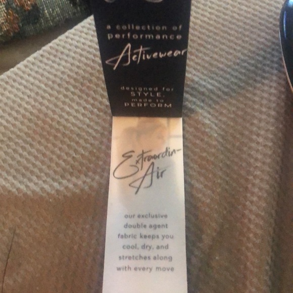 Jessica Simpson’s The warm up leggings - Picture 3 of 9